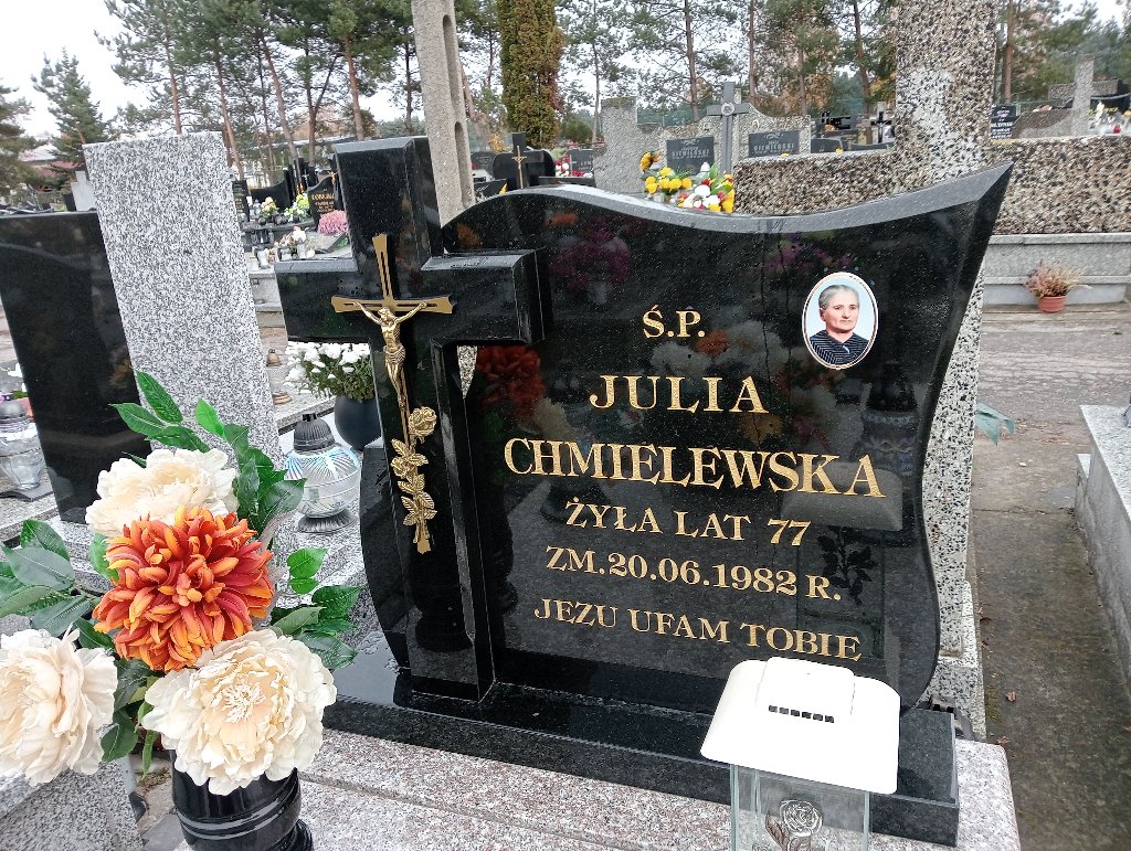 Grób Julia Chmielewska