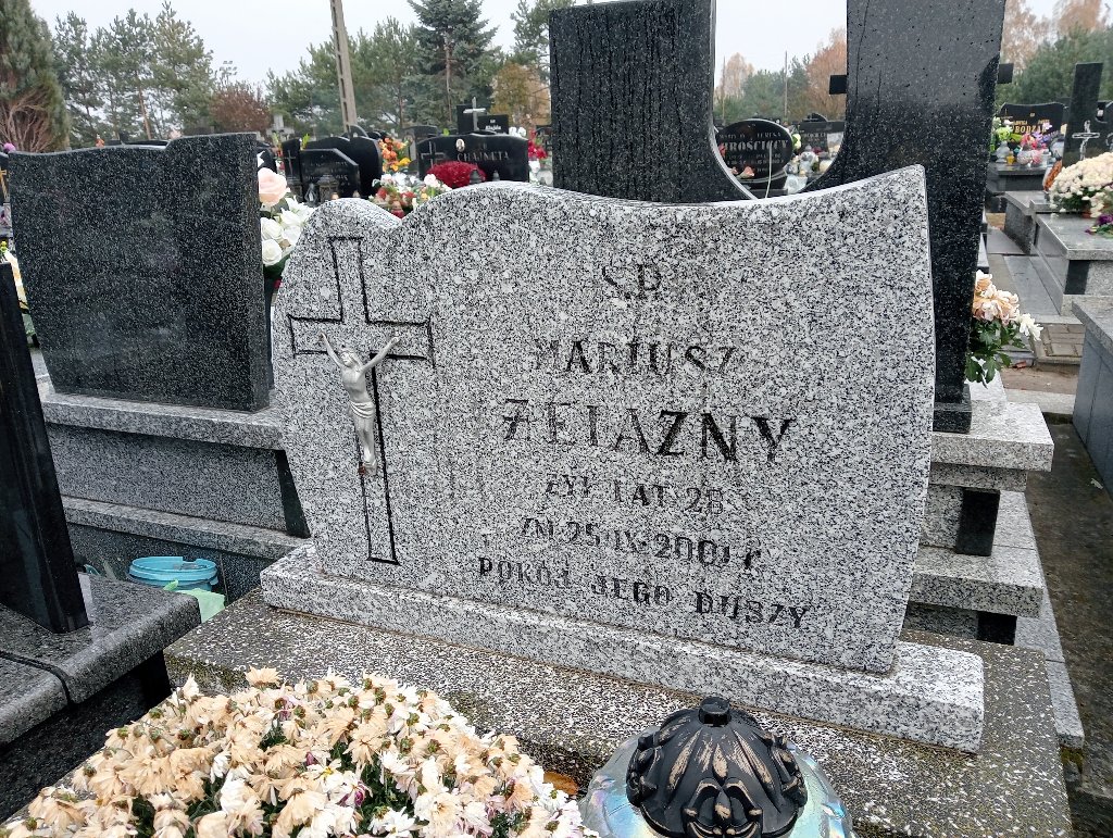 Grób Mariusz Żelazny